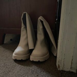 Elegant Cream Women's Boots